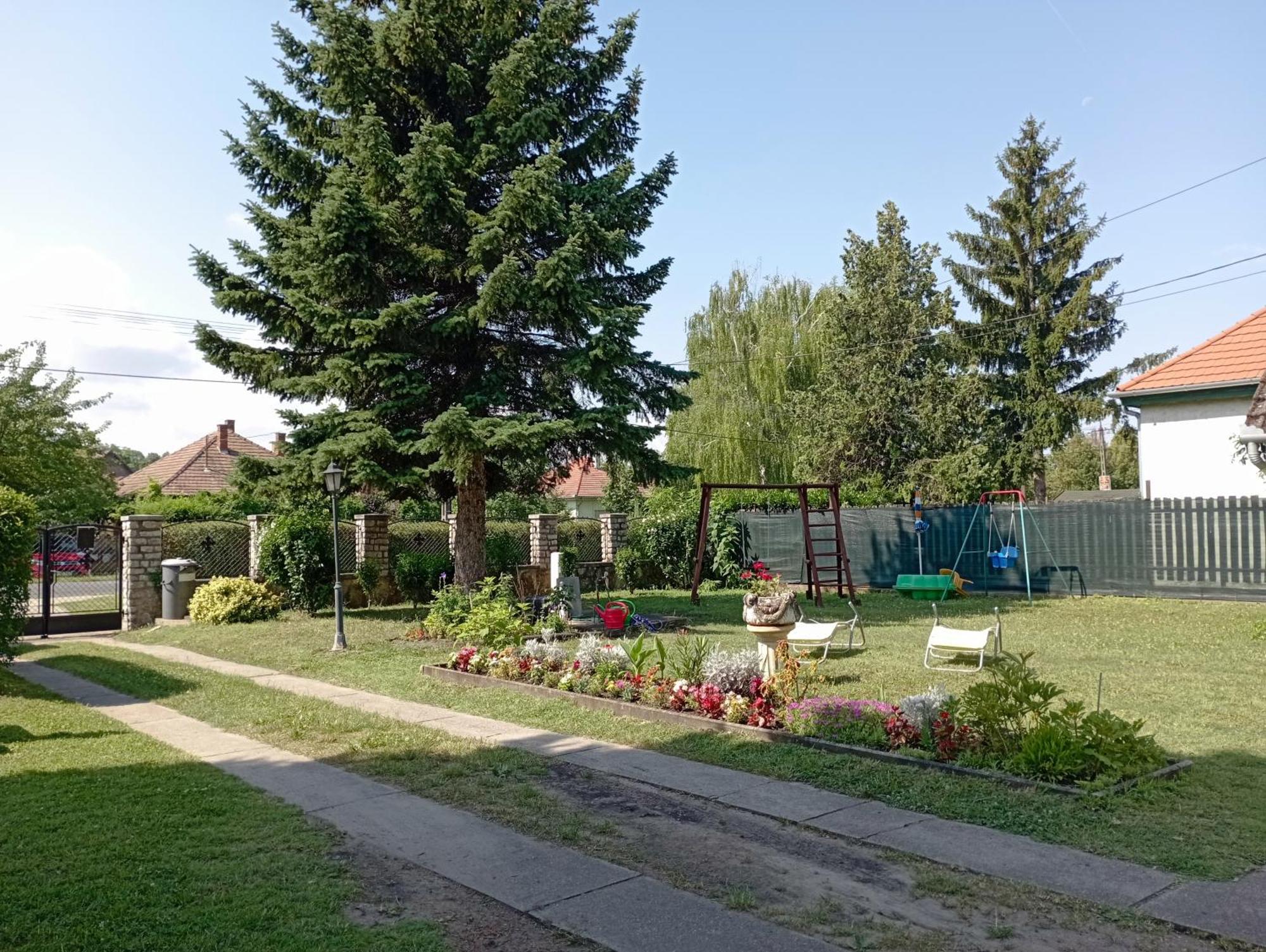 Villa Suzy Zamárdi Exteriör bild