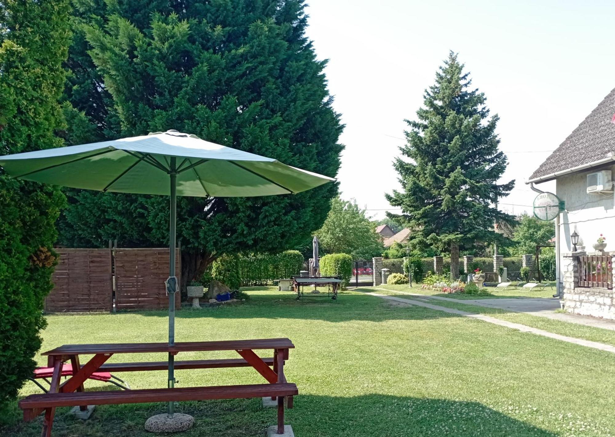 Villa Suzy Zamárdi Exteriör bild